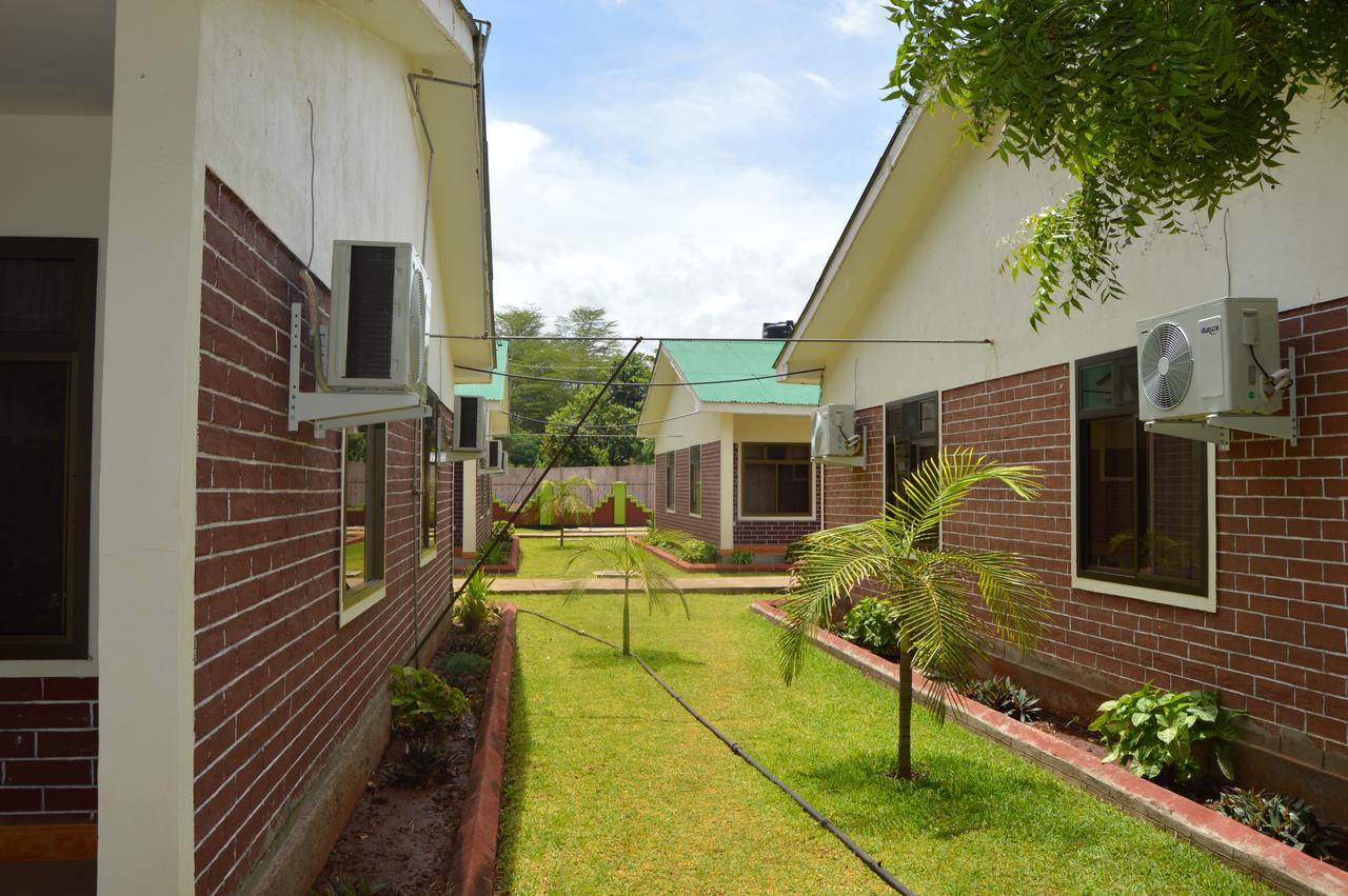 Twiga Lodge And Campsite 음토와음부 외부 사진