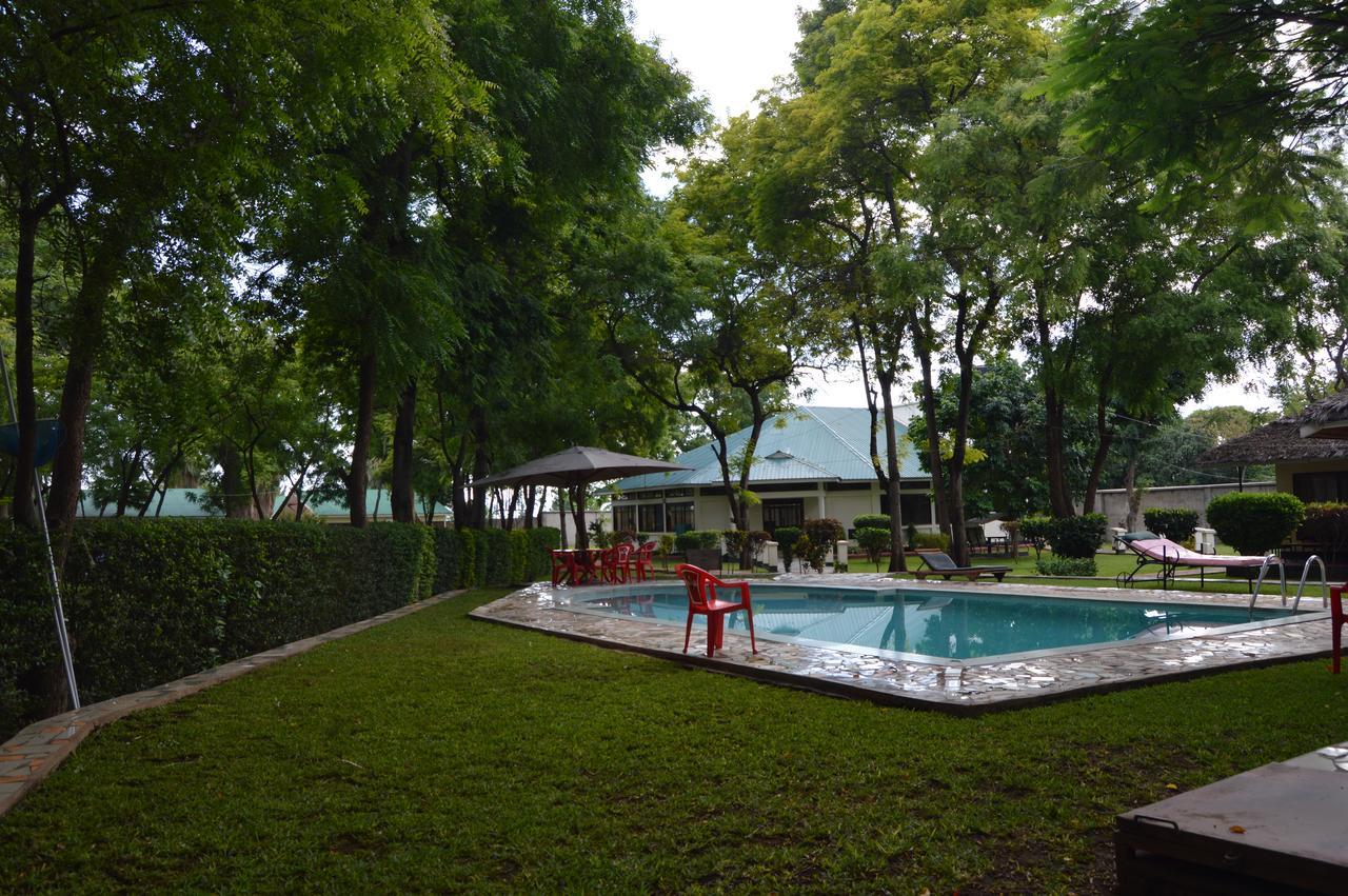 Twiga Lodge And Campsite 음토와음부 외부 사진